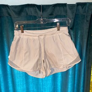 Lululemon hotty hot shorts in white